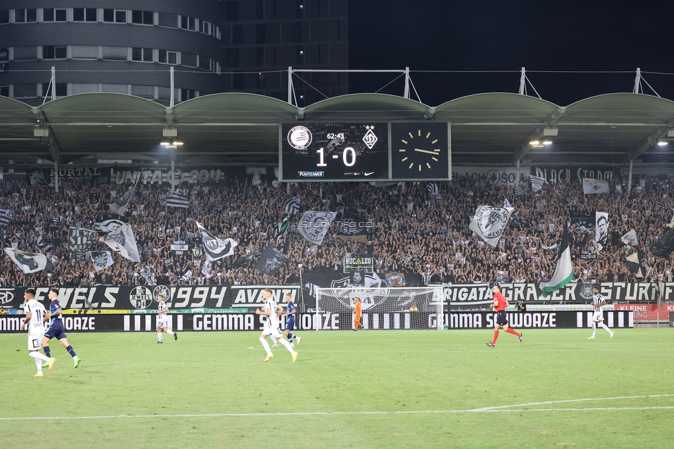 Sturm Graz - Dynamo Kiew
UEFA Champions League Qualifikation 3. Runde, SK Sturm Graz - FC Dynamo Kiew, Stadion Liebenau Graz, 09.08.2022. 

Foto zeigt Fans von Sturm
