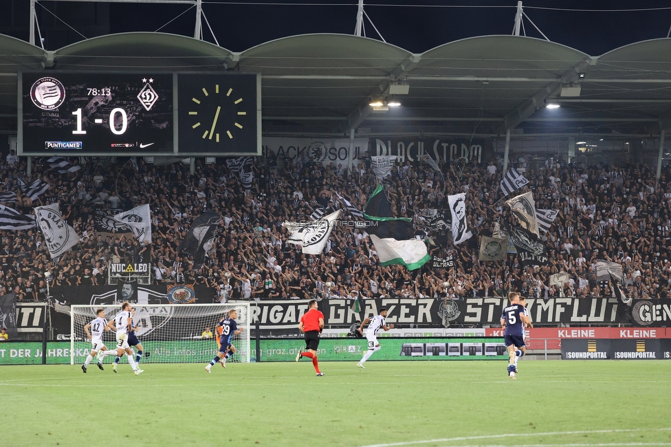 Sturm Graz - Dynamo Kiew
UEFA Champions League Qualifikation 3. Runde, SK Sturm Graz - FC Dynamo Kiew, Stadion Liebenau Graz, 09.08.2022. 

Foto zeigt Fans von Sturm
