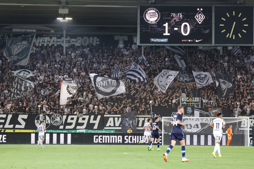 Sturm Graz - Dynamo Kiew
UEFA Champions League Qualifikation 3. Runde, SK Sturm Graz - FC Dynamo Kiew, Stadion Liebenau Graz, 09.08.2022. 

Foto zeigt Fans von Sturm
