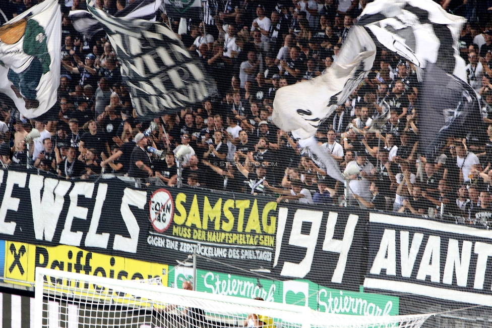 Sturm Graz - Dynamo Kiew
UEFA Champions League Qualifikation 3. Runde, SK Sturm Graz - FC Dynamo Kiew, Stadion Liebenau Graz, 09.08.2022. 

Foto zeigt Fans von Sturm mit einem Spruchband
Schlüsselwörter: samstag