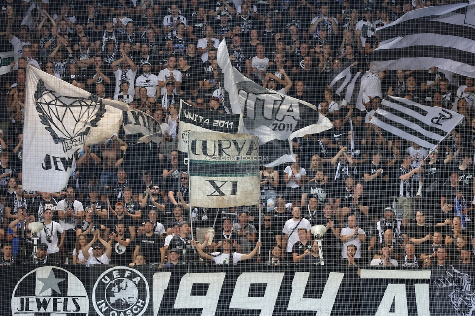 Sturm Graz - Dynamo Kiew
UEFA Champions League Qualifikation 3. Runde, SK Sturm Graz - FC Dynamo Kiew, Stadion Liebenau Graz, 09.08.2022. 

Foto zeigt Fans von Sturm
Schlüsselwörter: jewels