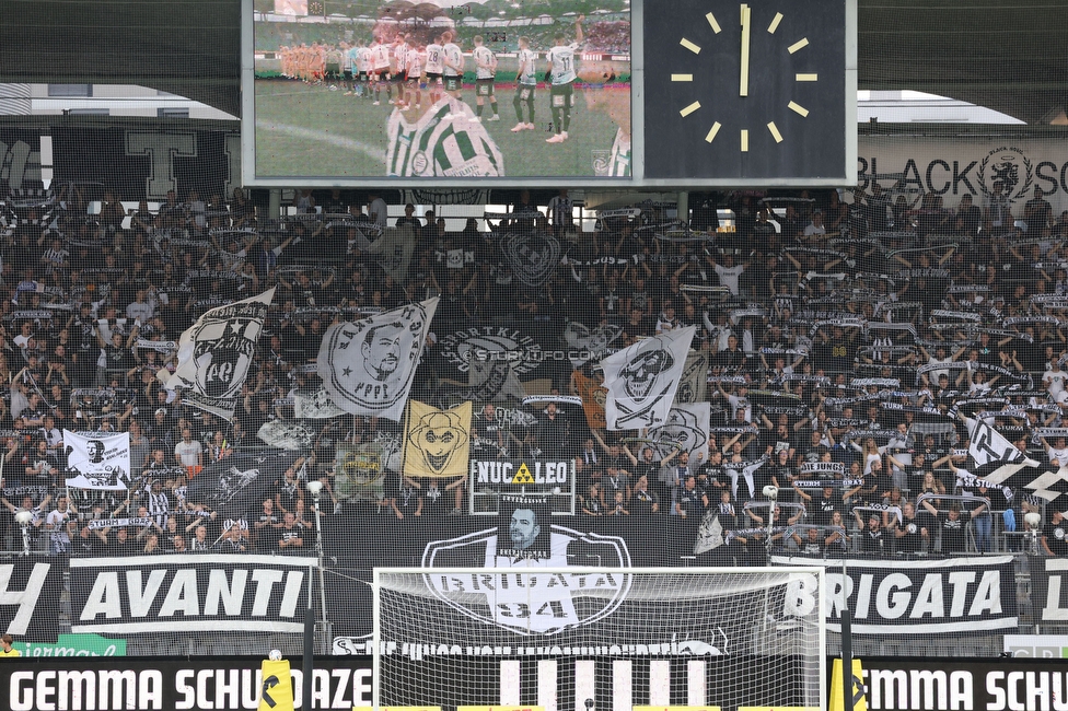 Sturm Graz - Altach
Oesterreichische Fussball Bundesliga, 4. Runde, SK Sturm Graz - SCR Altach, Stadion Liebenau Graz, 13.08.2022. 

Foto zeigt Fans von Sturm
Schlüsselwörter: brigata schals