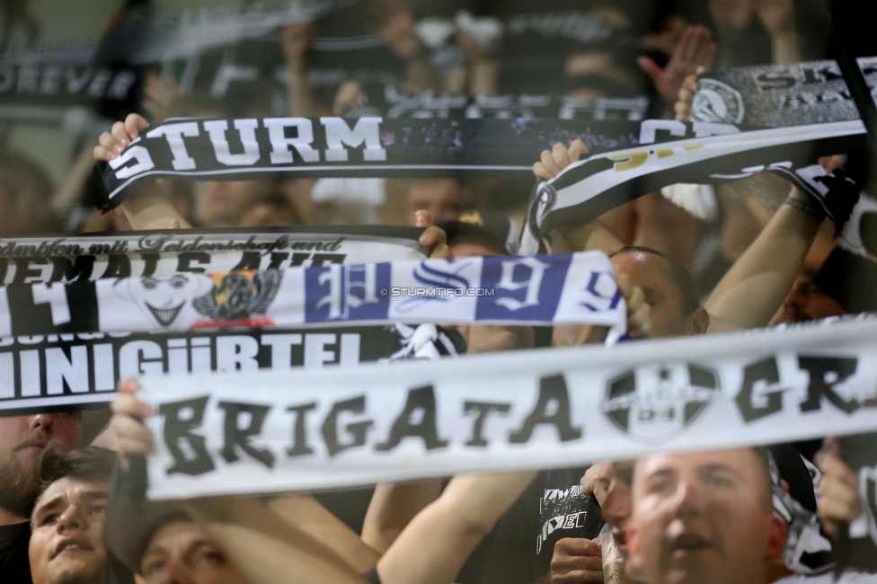 Sturm Graz - Altach
Oesterreichische Fussball Bundesliga, 4. Runde, SK Sturm Graz - SCR Altach, Stadion Liebenau Graz, 13.08.2022. 

Foto zeigt Fans von Sturm
Schlüsselwörter: brigata schals