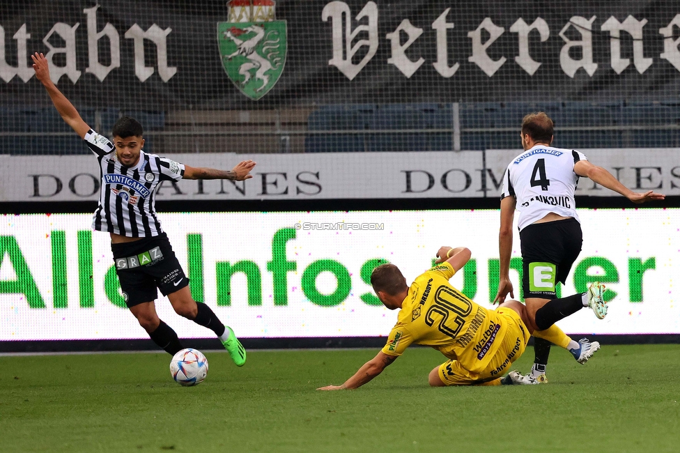 Sturm Graz - Altach
Oesterreichische Fussball Bundesliga, 4. Runde, SK Sturm Graz - SCR Altach, Stadion Liebenau Graz, 13.08.2022. 

Foto zeigt Jusuf Gazibegovic (Sturm), Amir Abdijanovic (Altach) und Jon Gorenc-Stankovic (Sturm)
