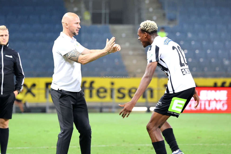 Sturm Graz - Altach
Oesterreichische Fussball Bundesliga, 4. Runde, SK Sturm Graz - SCR Altach, Stadion Liebenau Graz, 13.08.2022. 

Foto zeigt Christian Ilzer (Cheftrainer Sturm) und Emanuel Emegha (Sturm)
Schlüsselwörter: tor