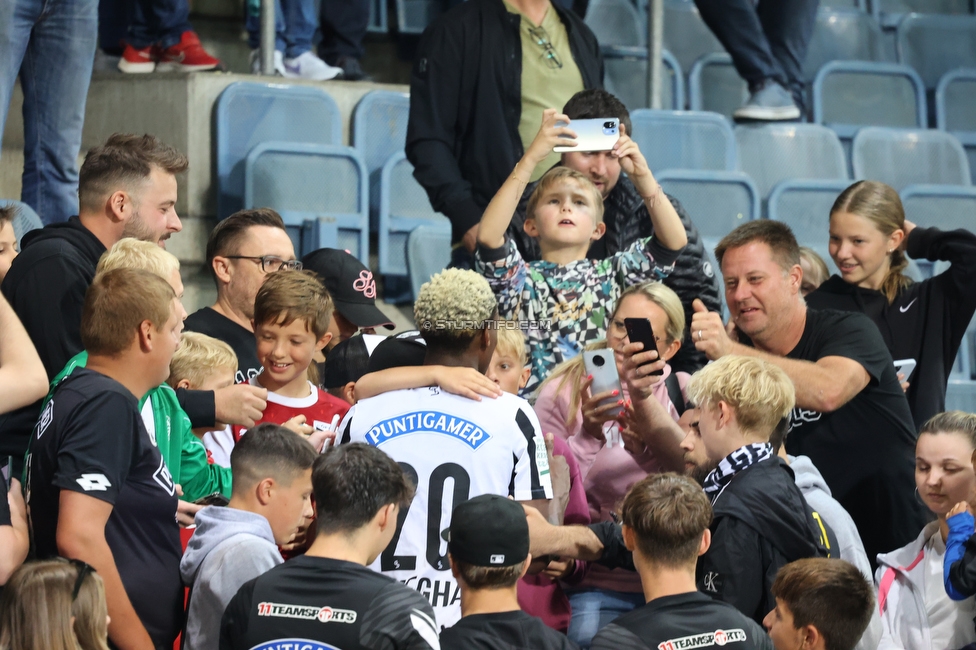 Sturm Graz - Altach
Oesterreichische Fussball Bundesliga, 4. Runde, SK Sturm Graz - SCR Altach, Stadion Liebenau Graz, 13.08.2022. 

Foto zeigt Emanuel Emegha (Sturm) und Fans von Sturm
