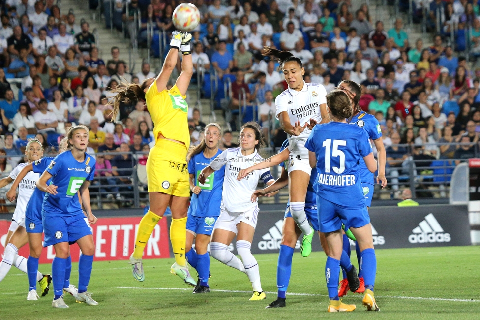 Real Madrid - Sturm Damen
UEFA Champions League Qualifikation, 1. Runde, Real Madrid CF Femenino - SK Sturm Graz Damen, Estadio Alfredo Di Stefano Madrid, 18.08.2022. 

Foto zeigt Mariella El Sherif (Sturm Damen) und Sophie Maierhofer (Sturm Damen)
