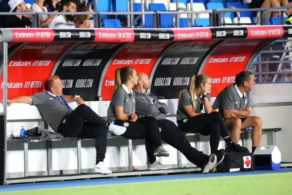 Real Madrid - Sturm Damen
UEFA Champions League Qualifikation, 1. Runde, Real Madrid CF Femenino - SK Sturm Graz Damen, Estadio Alfredo Di Stefano Madrid, 18.08.2022. 

Foto zeigt Christian Roehrling (Konditionstrainer Sturm Damen), Victoria Anelli-Monti (Aerztin Sturm Damen), Carmen Schauer (Betreuerin Sturm Damen) und Markus Mussbacher (Masseur Sturm Damen)
