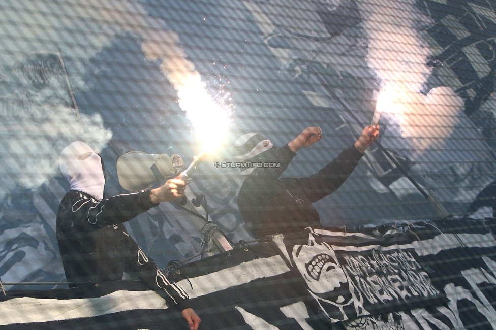 Sturm Graz - LASK
Oesterreichische Fussball Bundesliga, 5. Runde, SK Sturm Graz - LASK, Stadion Liebenau Graz, 20.08.2022. 

Foto zeigt Fans von Sturm
Schlüsselwörter: bastion pyrotechnik