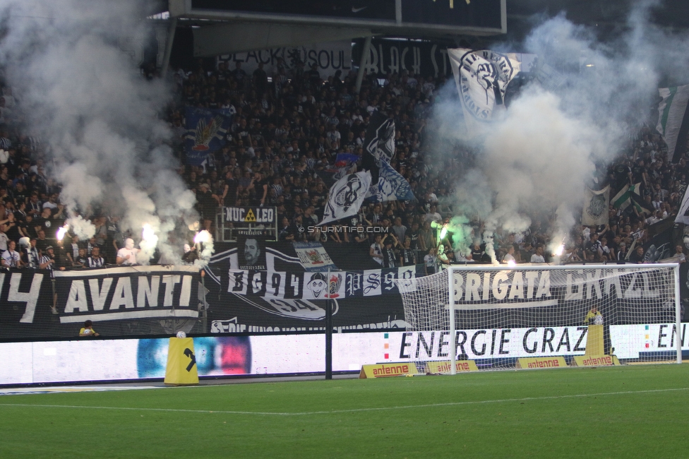 Sturm Graz - LASK
Oesterreichische Fussball Bundesliga, 5. Runde, SK Sturm Graz - LASK, Stadion Liebenau Graz, 20.08.2022. 

Foto zeigt Fans von Sturm
Schlüsselwörter: brigata pyrotechnik