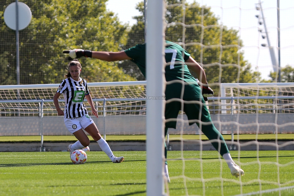 Sturm Damen - Tomiris-Turan
UEFA Champions League Qualifikation, 1. Runde, SK Sturm Graz Damen -  FC Tomiris-Turan, Estadio Alfredo Di Stefano Madrid, 21.08.2022. 

Foto zeigt Annabel Schasching (Sturm Damen)
