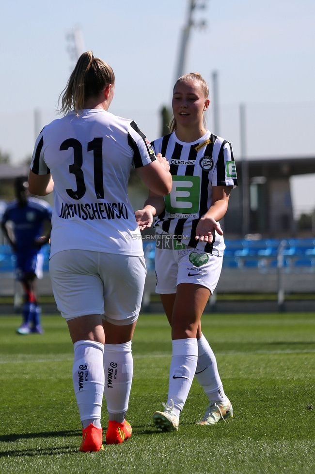 Sturm Damen - Tomiris-Turan
UEFA Champions League Qualifikation, 1. Runde, SK Sturm Graz Damen -  FC Tomiris-Turan, Estadio Alfredo Di Stefano Madrid, 21.08.2022. 

Foto zeigt Julia Matuschewski (Sturm Damen) und Anna Maria Wirnsberger (Sturm Damen)
