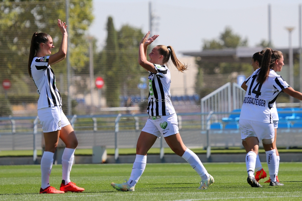 Sturm Damen - Tomiris-Turan
UEFA Champions League Qualifikation, 1. Runde, SK Sturm Graz Damen -  FC Tomiris-Turan, Estadio Alfredo Di Stefano Madrid, 21.08.2022. 

Foto zeigt Anna Malle (Sturm Damen) und Anna Maria Wirnsberger (Sturm Damen)
