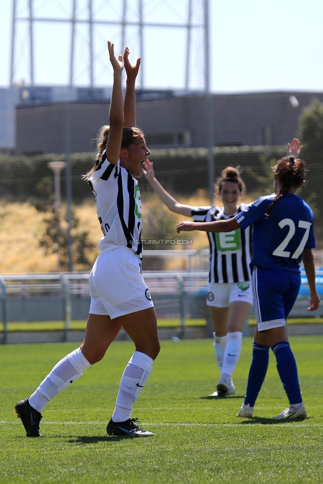 Sturm Damen - Tomiris-Turan
UEFA Champions League Qualifikation, 1. Runde, SK Sturm Graz Damen -  FC Tomiris-Turan, Estadio Alfredo Di Stefano Madrid, 21.08.2022. 

Foto zeigt Sophia Bertolo (Sturm Damen) und Gina Steiner (Sturm Damen)
