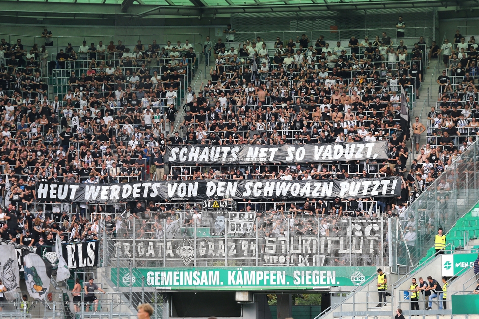 Rapid Wien - Sturm Graz
Oesterreichische Fussball Bundesliga, 6. Runde, SK Rapid Wien - SK Sturm Graz, Allianz Stadion Wien, 28.08.2022. 

Foto zeigt Fans von Sturm mit einem Spruchband
