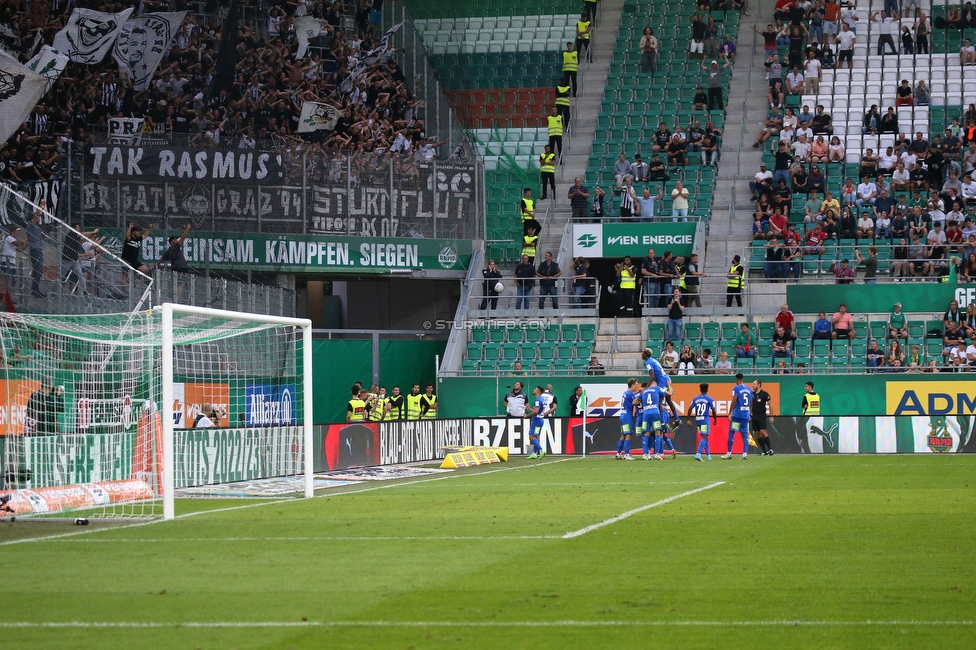 Rapid Wien - Sturm Graz
Oesterreichische Fussball Bundesliga, 6. Runde, SK Rapid Wien - SK Sturm Graz, Allianz Stadion Wien, 28.08.2022. 

Foto zeigt die Mannschaft von Sturm vor der Auswaertskurve
