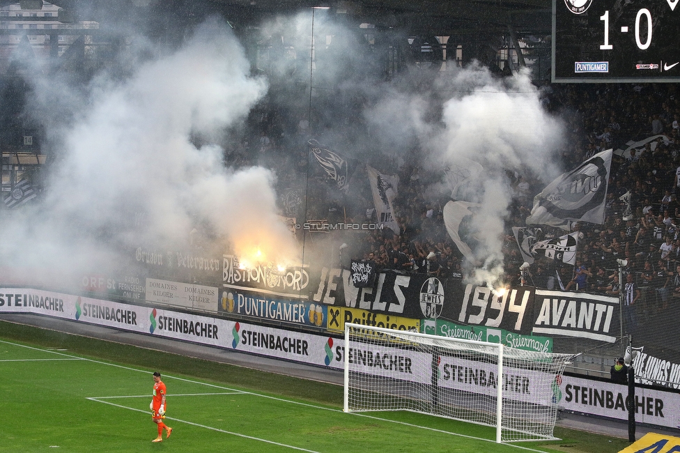 Sturm Graz - Austria Salzburg
OEFB Cup, 2. Runde, SK Sturm Graz - SV Austria Salzburg, Stadion Liebenau Graz, 29.08.2022. 

Foto zeigt Fans von Sturm
Schlüsselwörter: pyrotechnik bastion jewels