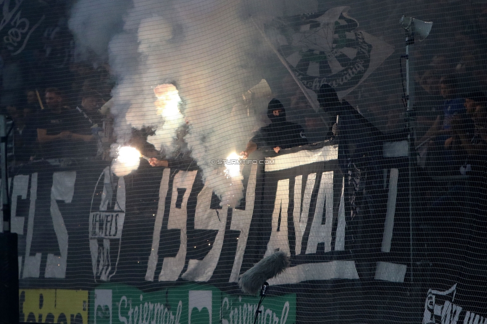 Sturm Graz - Austria Salzburg
OEFB Cup, 2. Runde, SK Sturm Graz - SV Austria Salzburg, Stadion Liebenau Graz, 29.08.2022. 

Foto zeigt Fans von Sturm
Schlüsselwörter: pyrotechnik jewels