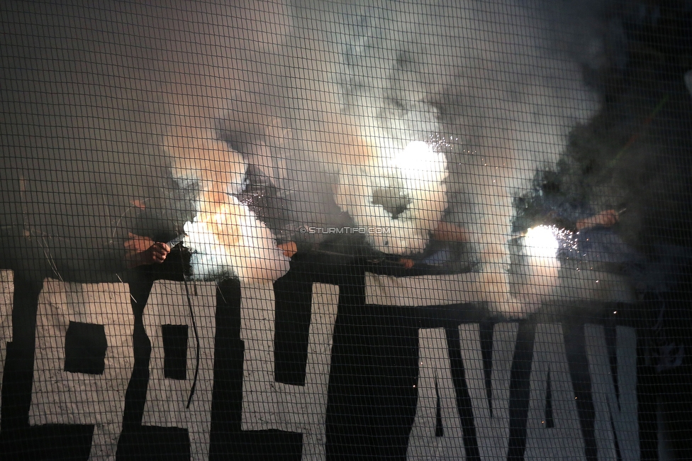 Sturm Graz - Austria Salzburg
OEFB Cup, 2. Runde, SK Sturm Graz - SV Austria Salzburg, Stadion Liebenau Graz, 29.08.2022. 

Foto zeigt Fans von Sturm
Schlüsselwörter: pyrotechnik jewels