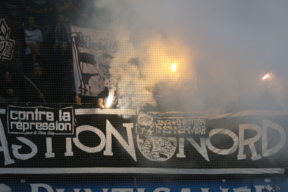 Sturm Graz - Austria Salzburg
OEFB Cup, 2. Runde, SK Sturm Graz - SV Austria Salzburg, Stadion Liebenau Graz, 29.08.2022. 

Foto zeigt Fans von Sturm
Schlüsselwörter: bastion pyrotechnik