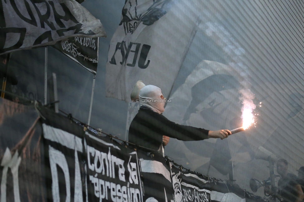 Sturm Graz - Austria Salzburg
OEFB Cup, 2. Runde, SK Sturm Graz - SV Austria Salzburg, Stadion Liebenau Graz, 29.08.2022. 

Foto zeigt Fans von Sturm
Schlüsselwörter: bastion pyrotechnik