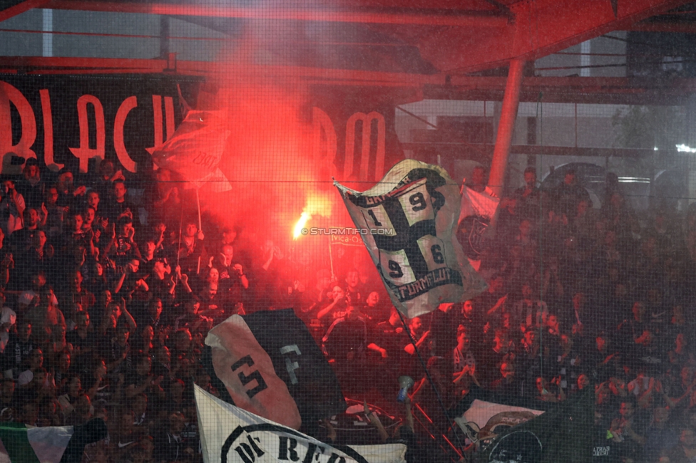 Sturm Graz - Austria Salzburg
OEFB Cup, 2. Runde, SK Sturm Graz - SV Austria Salzburg, Stadion Liebenau Graz, 29.08.2022. 

Foto zeigt Fans von Sturm
Schlüsselwörter: pyrotechnik blackstorm sturmflut