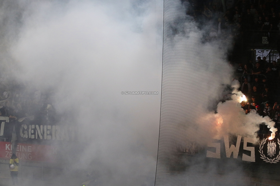 Sturm Graz - Austria Salzburg
OEFB Cup, 2. Runde, SK Sturm Graz - SV Austria Salzburg, Stadion Liebenau Graz, 29.08.2022. 

Foto zeigt Fans von Sturm
Schlüsselwörter: pyrotechnik sws