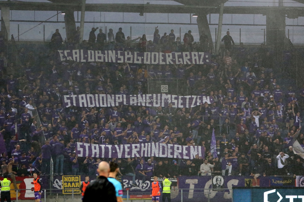 Sturm Graz - Austria Salzburg
OEFB Cup, 2. Runde, SK Sturm Graz - SV Austria Salzburg, Stadion Liebenau Graz, 29.08.2022. 

Foto zeigt Fans von Salzburg mit einem Spruchband
Schlüsselwörter: sturmstadion