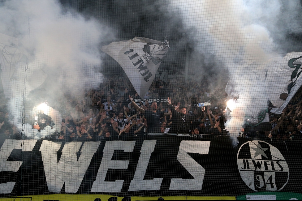 Sturm Graz - Austria Salzburg
OEFB Cup, 2. Runde, SK Sturm Graz - SV Austria Salzburg, Stadion Liebenau Graz, 29.08.2022. 

Foto zeigt Fans von Sturm
Schlüsselwörter: jewels pyrotechnik