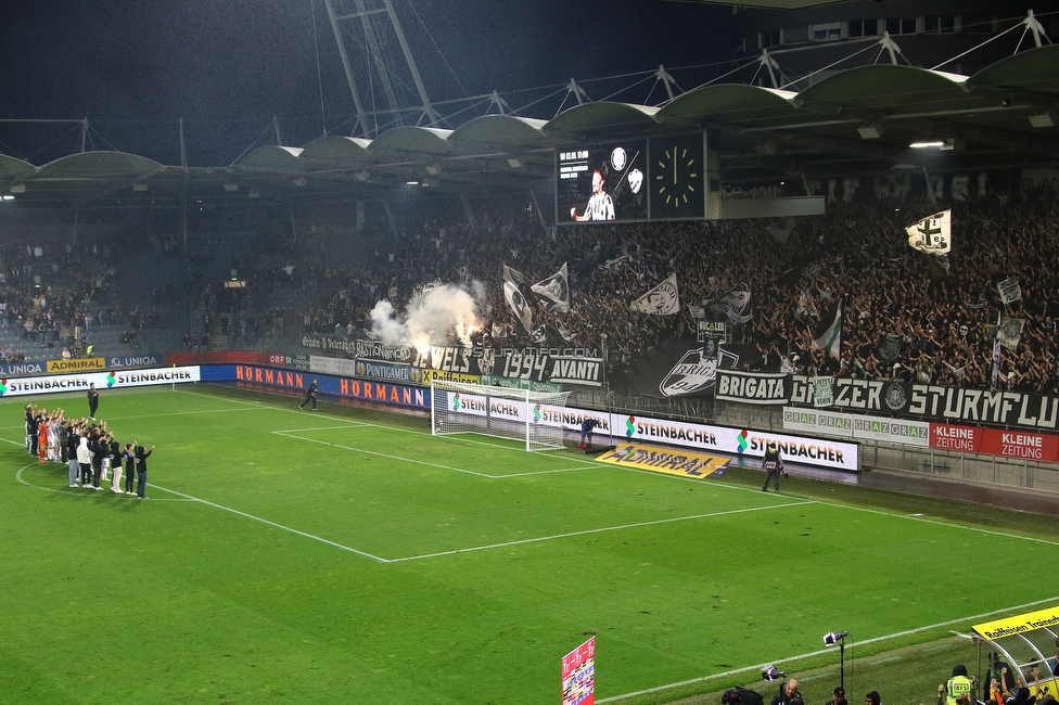 Sturm Graz - Austria Salzburg
OEFB Cup, 2. Runde, SK Sturm Graz - SV Austria Salzburg, Stadion Liebenau Graz, 29.08.2022. 

Foto zeigt die Mannschaft von Sturm und Fans von Sturm
