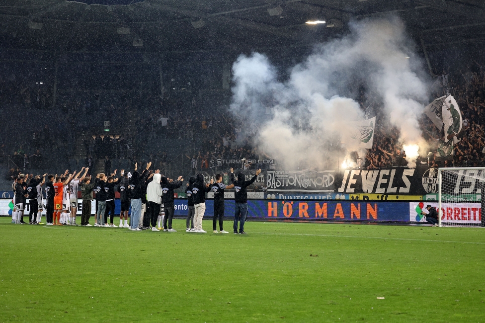 Sturm Graz - Austria Salzburg
OEFB Cup, 2. Runde, SK Sturm Graz - SV Austria Salzburg, Stadion Liebenau Graz, 29.08.2022. 

Foto zeigt die Mannschaft von Sturm und Fans von Sturm
Schlüsselwörter: pyrotechnik