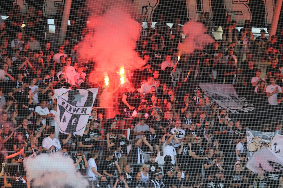 Sturm Graz - Hartberg
Oesterreichische Fussball Bundesliga, 7. Runde, SK Sturm Graz - TSV Hartberg, Stadion Liebenau Graz, 03.09.2022. 

Foto zeigt Fans von Sturm mit einer Choreografie
Schlüsselwörter: generationchaos pyrotechnik