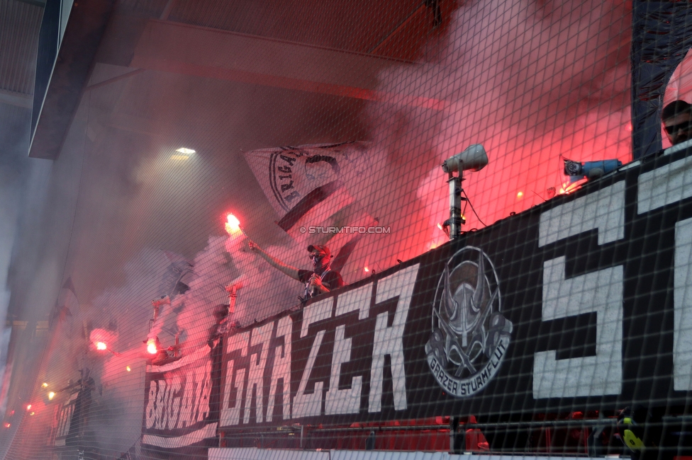 Sturm Graz - Hartberg
Oesterreichische Fussball Bundesliga, 7. Runde, SK Sturm Graz - TSV Hartberg, Stadion Liebenau Graz, 03.09.2022. 

Foto zeigt Fans von Sturm mit einer Choreografie
Schlüsselwörter: generationchaos pyrotechnik