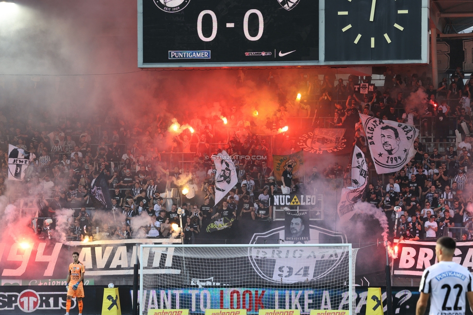 Sturm Graz - Hartberg
Oesterreichische Fussball Bundesliga, 7. Runde, SK Sturm Graz - TSV Hartberg, Stadion Liebenau Graz, 03.09.2022. 

Foto zeigt Fans von Sturm mit einer Choreografie
Schlüsselwörter: generationchaos pyrotechnik