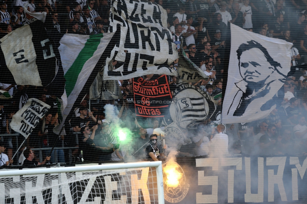 Sturm Graz - Hartberg
Oesterreichische Fussball Bundesliga, 7. Runde, SK Sturm Graz - TSV Hartberg, Stadion Liebenau Graz, 03.09.2022. 

Foto zeigt Fans von Sturm
Schlüsselwörter: sturmflut pyrotechnik