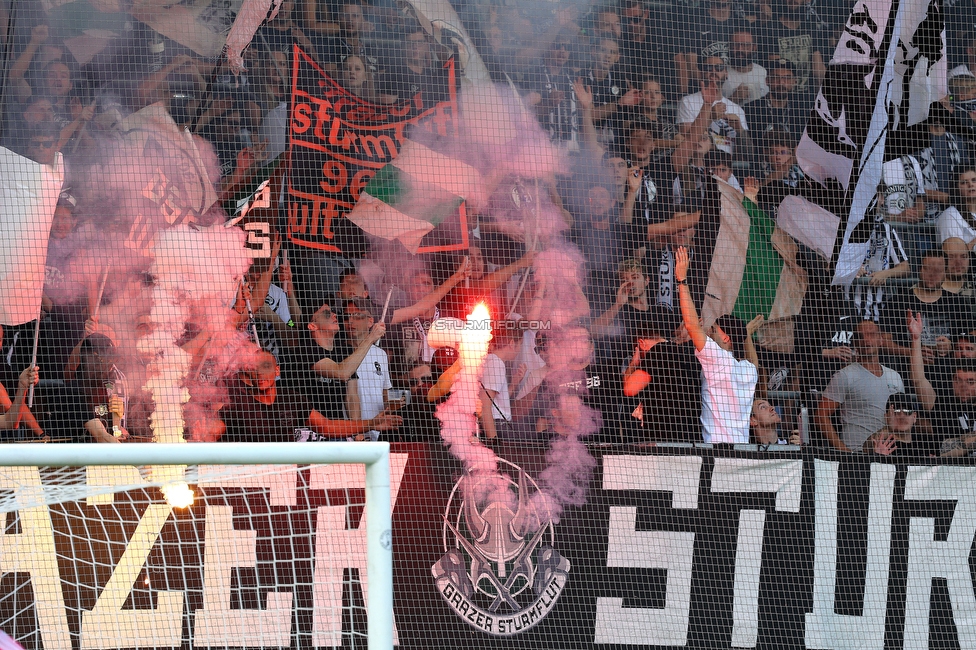 Sturm Graz - Hartberg
Oesterreichische Fussball Bundesliga, 7. Runde, SK Sturm Graz - TSV Hartberg, Stadion Liebenau Graz, 03.09.2022. 

Foto zeigt Fans von Sturm
Schlüsselwörter: sturmflut pyrotechnik