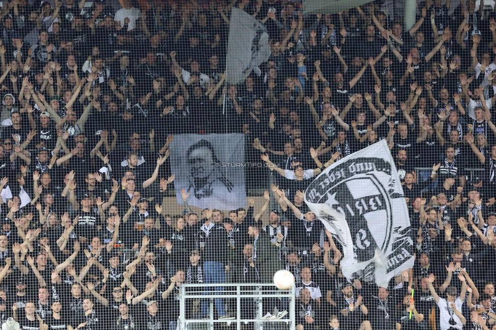 Sturm Graz - Midtjylland
UEFA Europa League Gruppenphase 1. Spieltag, SK Sturm Graz - FC Midtjylland, Stadion Liebenau Graz, 08.09.2022. 

Foto zeigt Fans von Sturm
Schlüsselwörter: brigata vorsaenger