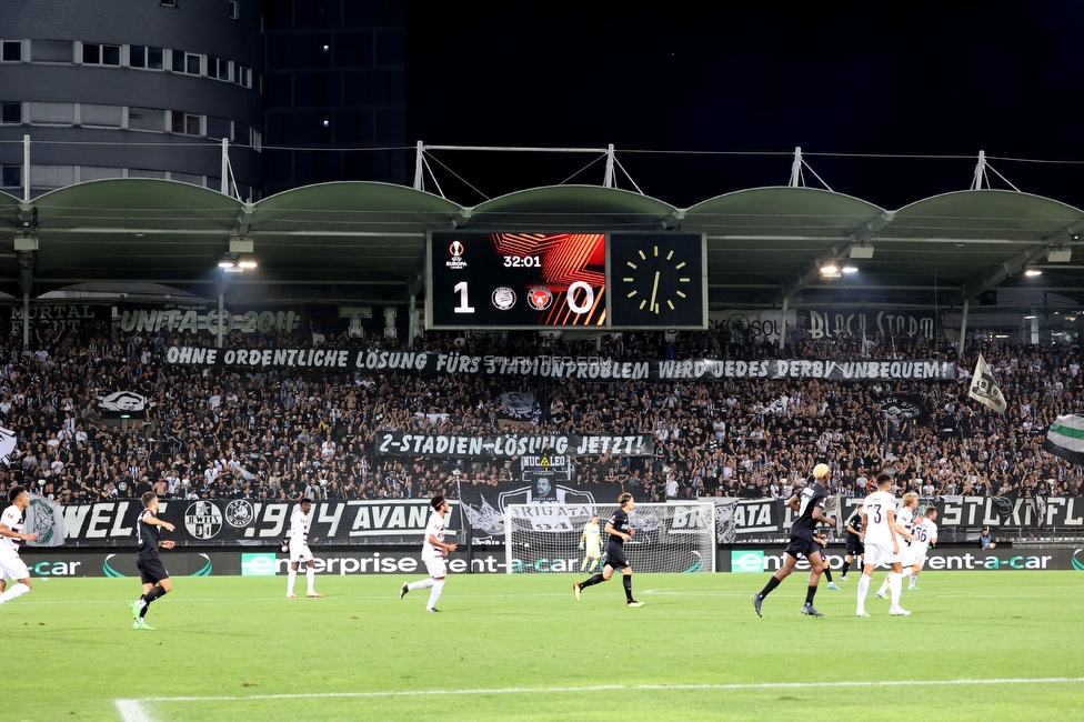 Sturm Graz - Midtjylland
UEFA Europa League Gruppenphase 1. Spieltag, SK Sturm Graz - FC Midtjylland, Stadion Liebenau Graz, 08.09.2022. 

Foto zeigt Fans von Sturm mit einem Spruchband
Schlüsselwörter: sturmstadion