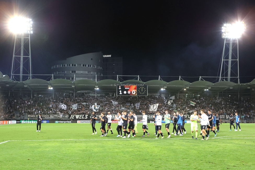 Sturm Graz - Midtjylland
UEFA Europa League Gruppenphase 1. Spieltag, SK Sturm Graz - FC Midtjylland, Stadion Liebenau Graz, 08.09.2022. 

Foto zeigt die Mannschaft von Sturm und Fans von Sturm
