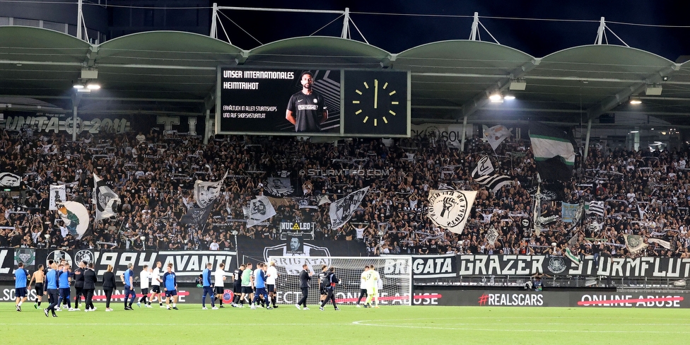 Sturm Graz - Midtjylland
UEFA Europa League Gruppenphase 1. Spieltag, SK Sturm Graz - FC Midtjylland, Stadion Liebenau Graz, 08.09.2022. 

Foto zeigt die Mannschaft von Sturm und Fans von Sturm
