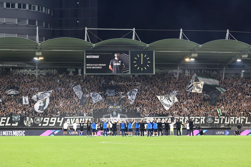 Sturm Graz - Midtjylland
UEFA Europa League Gruppenphase 1. Spieltag, SK Sturm Graz - FC Midtjylland, Stadion Liebenau Graz, 08.09.2022. 

Foto zeigt die Mannschaft von Sturm und Fans von Sturm
