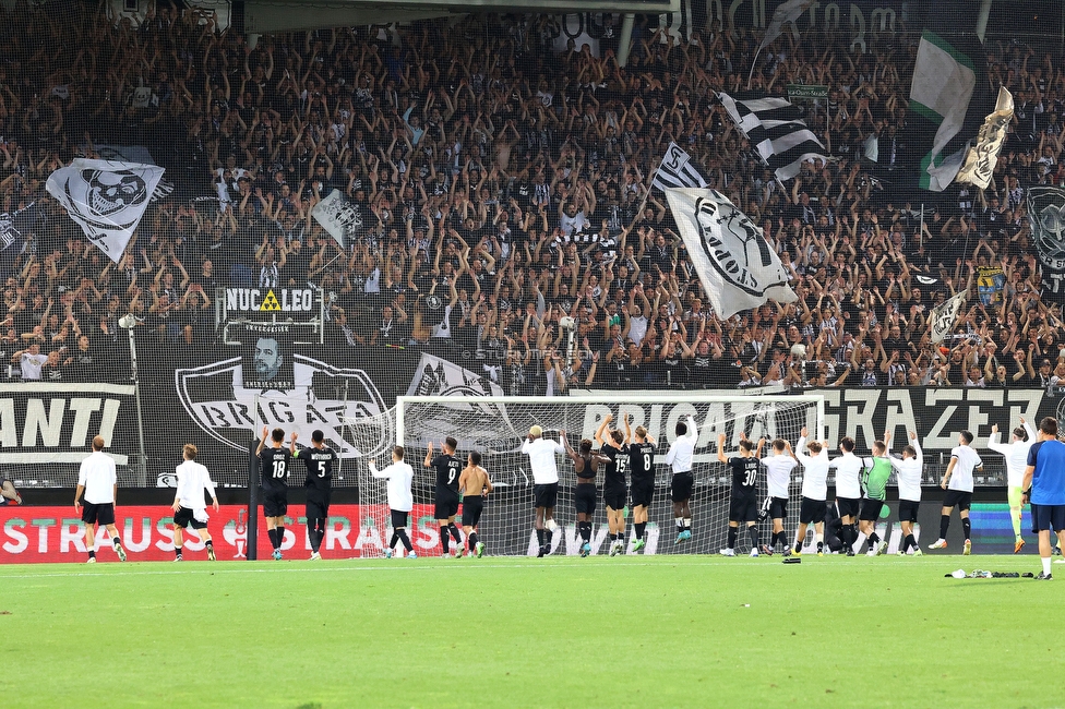 Sturm Graz - Midtjylland
UEFA Europa League Gruppenphase 1. Spieltag, SK Sturm Graz - FC Midtjylland, Stadion Liebenau Graz, 08.09.2022. 

Foto zeigt die Mannschaft von Sturm und Fans von Sturm
