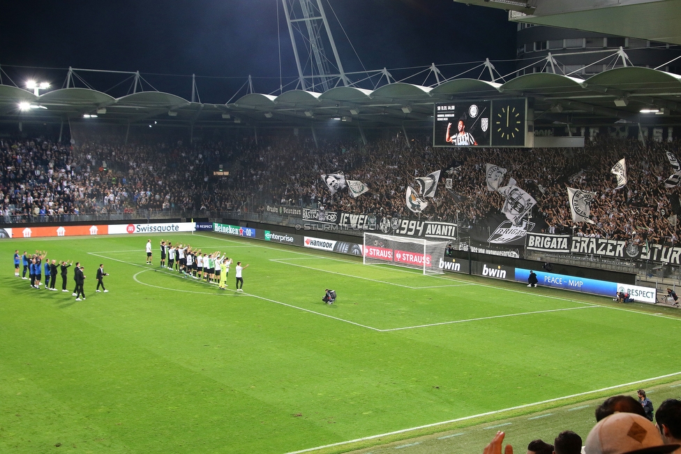 Sturm Graz - Midtjylland
UEFA Europa League Gruppenphase 1. Spieltag, SK Sturm Graz - FC Midtjylland, Stadion Liebenau Graz, 08.09.2022. 

Foto zeigt die Mannschaft von Sturm und Fans von Sturm
