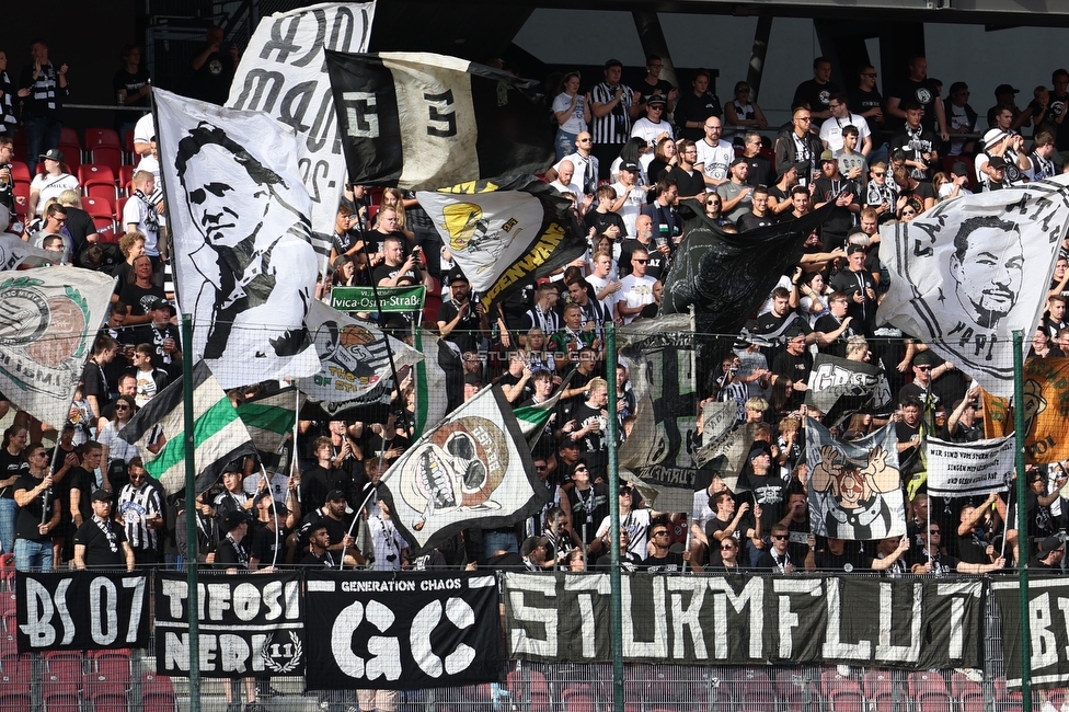 Klagenfurt - Sturm Graz
Oesterreichische Fussball Bundesliga, 8. Runde, SK Austria Klagenfurt - SK Sturm Graz, Woerthersee Stadion Wien, 11.09.2022. 

Foto zeigt Fans von Sturm
