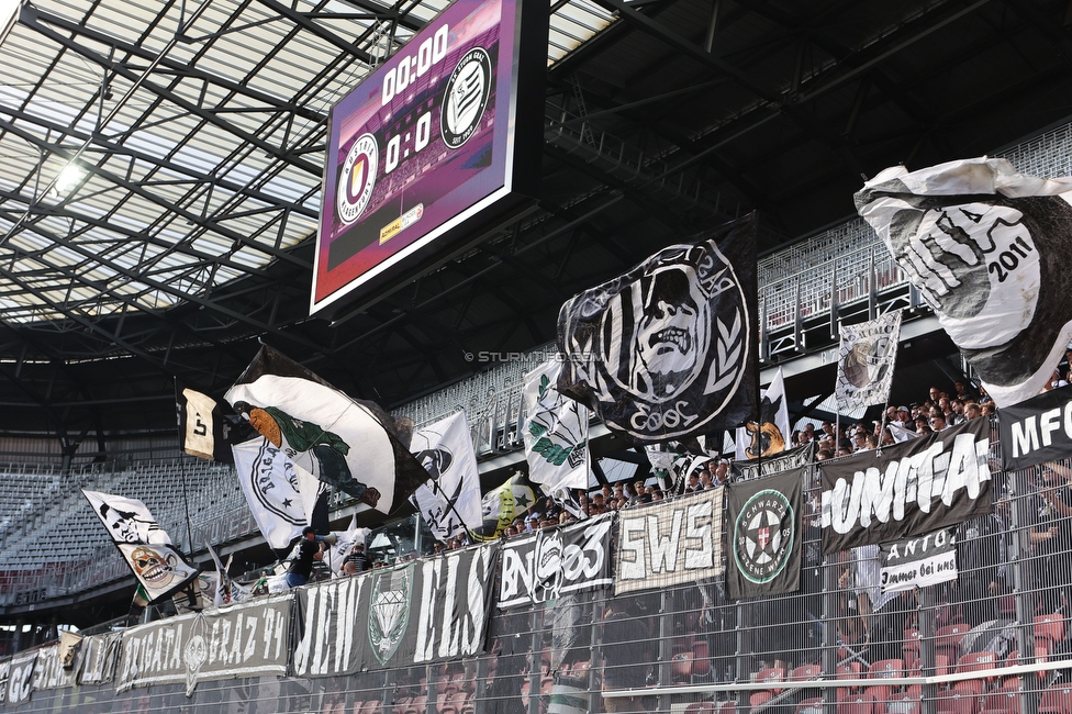 Klagenfurt - Sturm Graz
Oesterreichische Fussball Bundesliga, 8. Runde, SK Austria Klagenfurt - SK Sturm Graz, Woerthersee Stadion Wien, 11.09.2022. 

Foto zeigt Fans von Sturm
