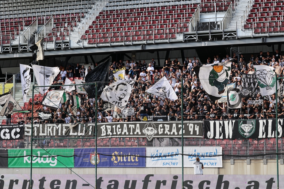 Klagenfurt - Sturm Graz
Oesterreichische Fussball Bundesliga, 8. Runde, SK Austria Klagenfurt - SK Sturm Graz, Woerthersee Stadion Wien, 11.09.2022. 

Foto zeigt Fans von Sturm
