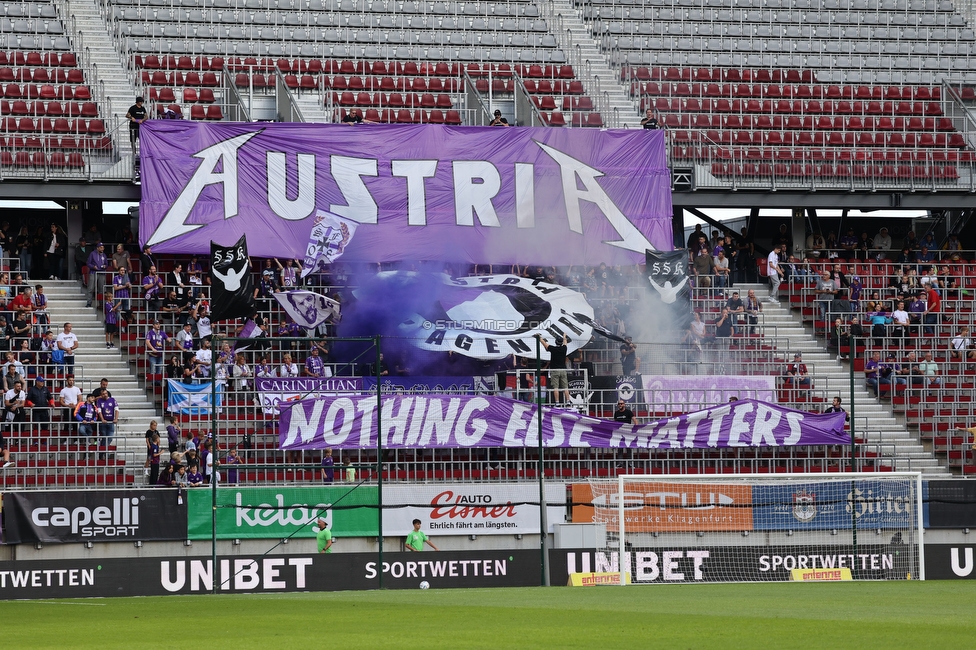 Klagenfurt - Sturm Graz
Oesterreichische Fussball Bundesliga, 8. Runde, SK Austria Klagenfurt - SK Sturm Graz, Woerthersee Stadion Wien, 11.09.2022. 

Foto zeigt Fans von Klagenfurt mit einer Choreografie
Schlüsselwörter: pyrotechnik