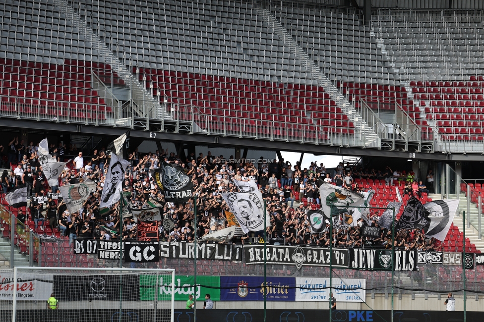 Klagenfurt - Sturm Graz
Oesterreichische Fussball Bundesliga, 8. Runde, SK Austria Klagenfurt - SK Sturm Graz, Woerthersee Stadion Wien, 11.09.2022. 

Foto zeigt Fans von Sturm
