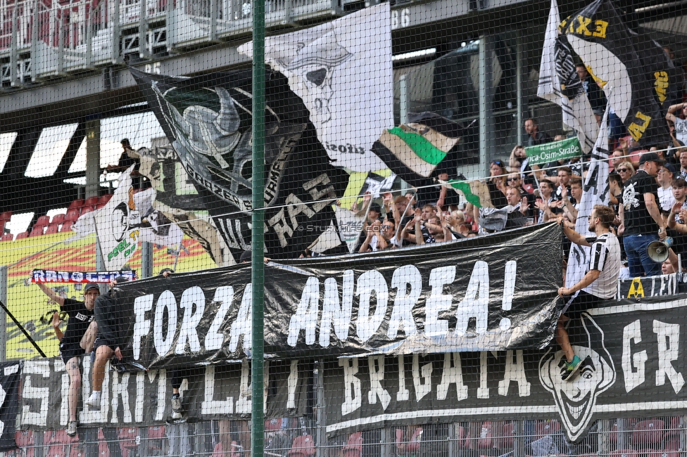 Klagenfurt - Sturm Graz
Oesterreichische Fussball Bundesliga, 8. Runde, SK Austria Klagenfurt - SK Sturm Graz, Woerthersee Stadion Wien, 11.09.2022. 

Foto zeigt Fans von Sturm mit einem Spruchband
Schlüsselwörter: sturmflut pisa