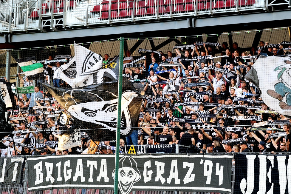 Klagenfurt - Sturm Graz
Oesterreichische Fussball Bundesliga, 8. Runde, SK Austria Klagenfurt - SK Sturm Graz, Woerthersee Stadion Wien, 11.09.2022. 

Foto zeigt Fans von Sturm
Schlüsselwörter: brigata schals